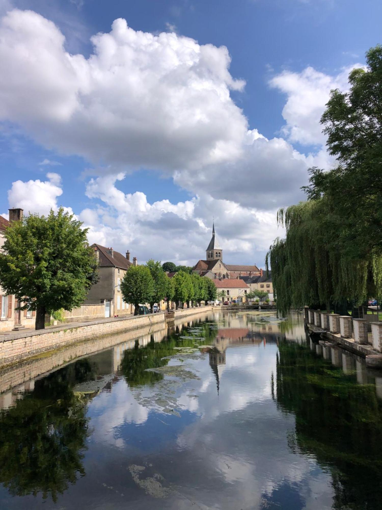 La Cour Des Delices Panzió Gigny  Kültér fotó